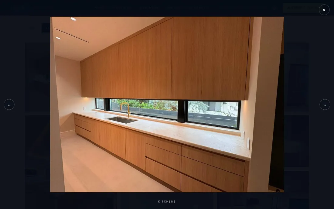 Full-screen viewer